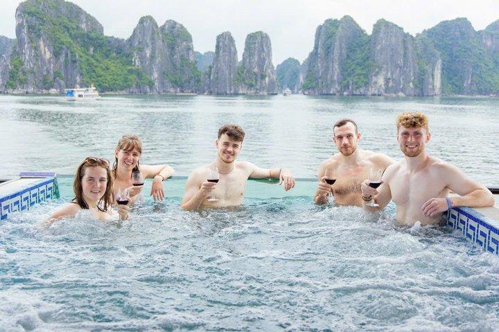 Heritage Ha Long Signature Viaggio da Hanoi