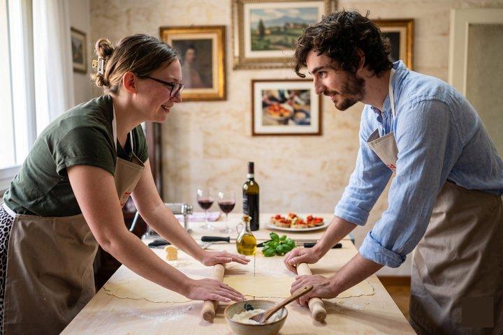 Kleurrijke Pasta Tagliatelle en Ravioli Kookles in de buurt van Arezzo
