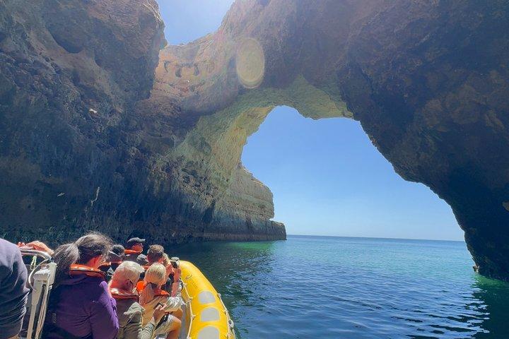 Passeio de barco por Portimão a Benagil e cavernas escondidas locais