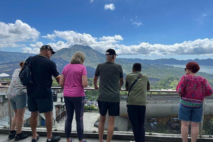 バリ自然ダウンヒルサイクリングツアーと火山訪問