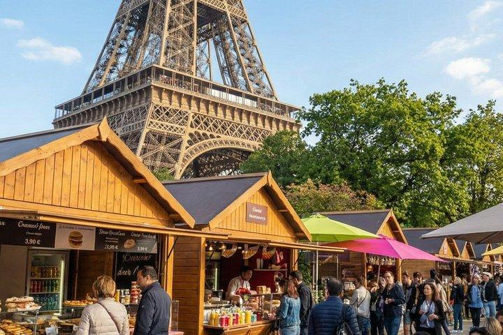 Paris : Tour Eiffel Food Tour avec 7 dégustations dans les commerces locaux
