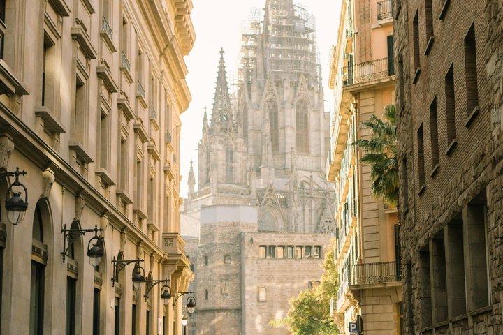 バルセロナプライベートトランスファーホテルからクルーズポート2026へ