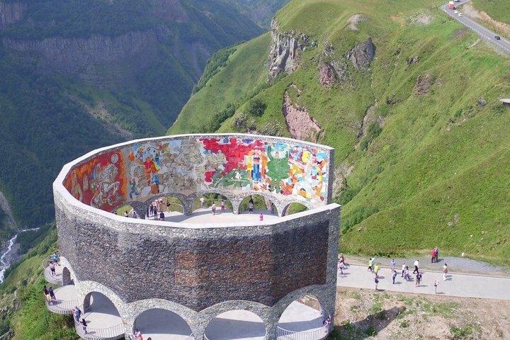De Tbilissi : Excursion d'une journée à Kazbegi, Gergeti Trinity, Ananuri &Gudauri