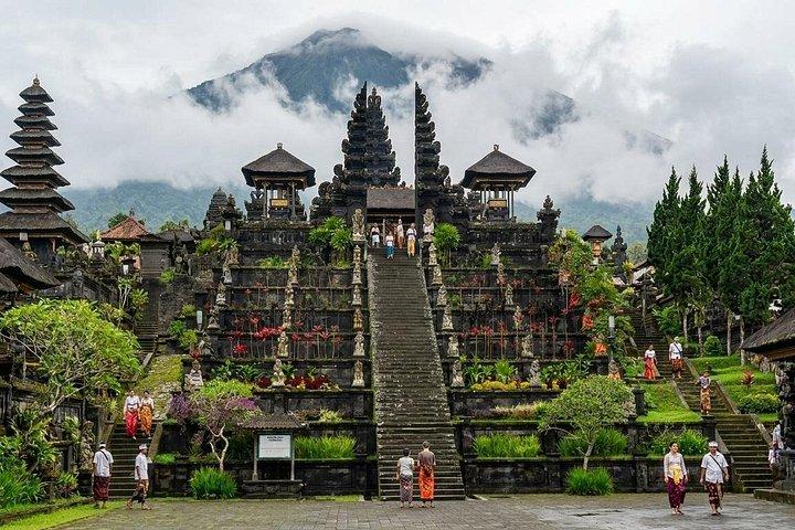 Bali åndelige trekant: Besakih, vulkan og hellige forår templer