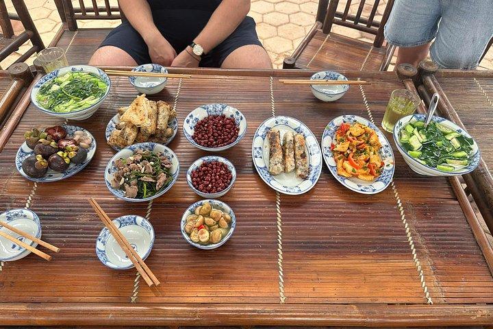ハノイの農場から食卓へ村サイクリングで料理教室