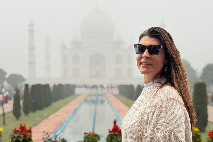 Agra : Tour salta fila del Sunrise Taj Mahal con accessori opzionali
