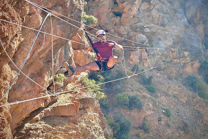 グエハル山脈のラ・アラニャを巡るヴィア・フェラータ・アドベンチャー