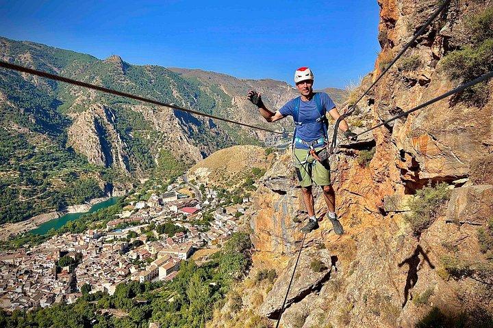 グエハル山脈のラ・アラニャを巡るヴィア・フェラータ・アドベンチャー