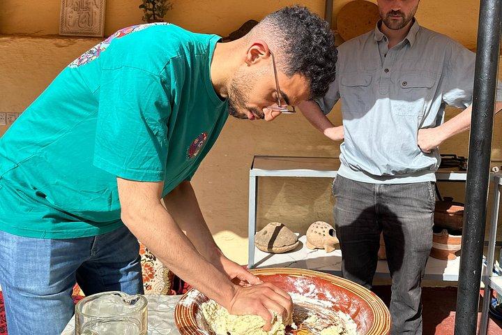 ラバトでムセメンとハルチャアムルーを作り、地元の家族とお茶を