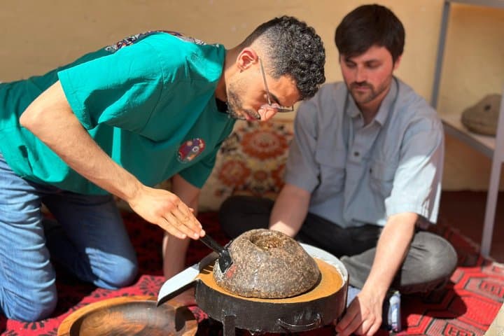 Make Msemen and Harcha Amlou and Tea with a Local Family in Rabat