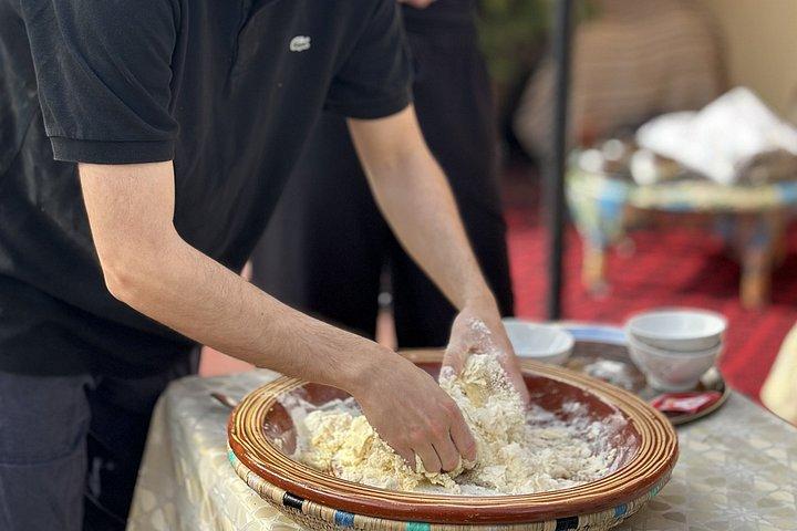ラバトでムセメンとハルチャアムルーを作り、地元の家族とお茶を