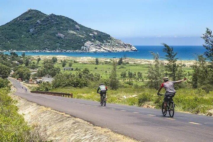 ダナン・サンセット・サイクリングツアー海岸の景色と地元の文化
