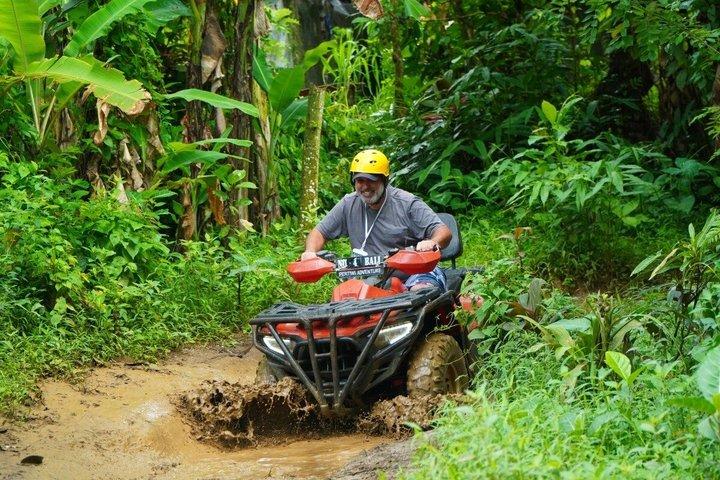 ウブド究極のATVクワッドバイクとホワイトウォーターラフティングアドベンチャー