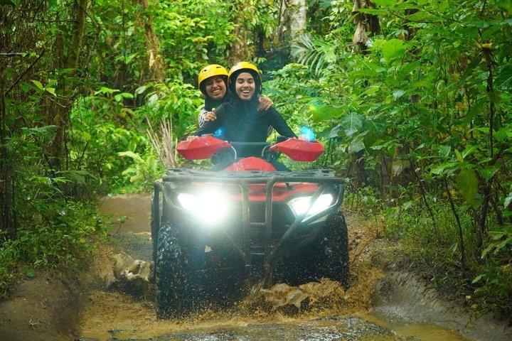 ウブド究極のATVクワッドバイクとホワイトウォーターラフティングアドベンチャー