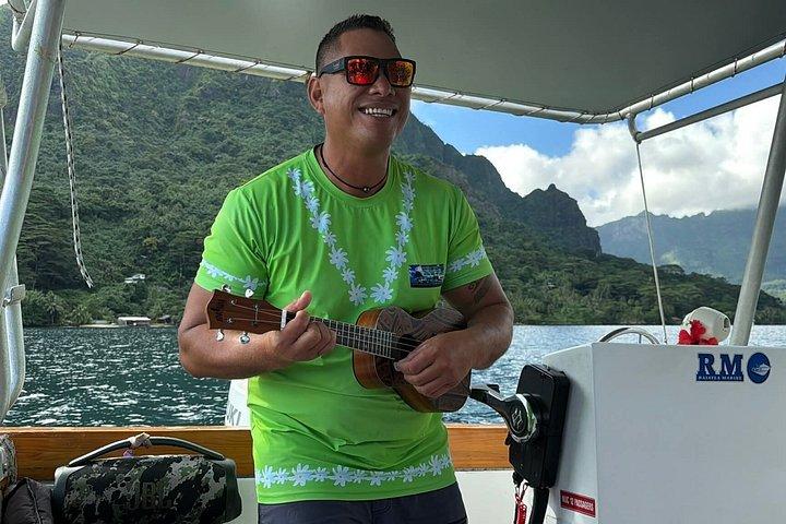 Activity/Excursion Lagoon Tour to Moorea by Canoe 6 hours