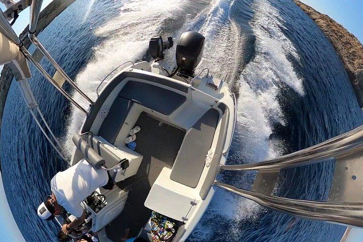サロニック湾のアテネプライベートボートクルーズ