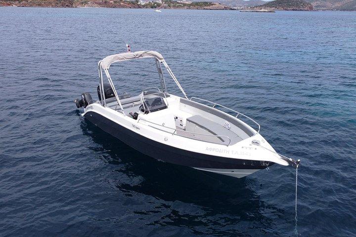 サロニック湾のアテネプライベートボートクルーズ