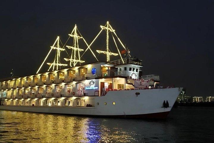 夜景と街灯を眺めながらのロマンチックなサイゴンディナークルーズ