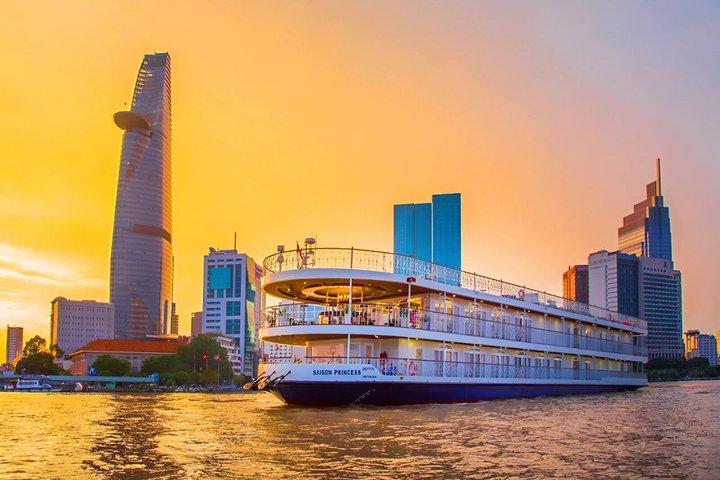 夜景と街灯を眺めながらのロマンチックなサイゴンディナークルーズ