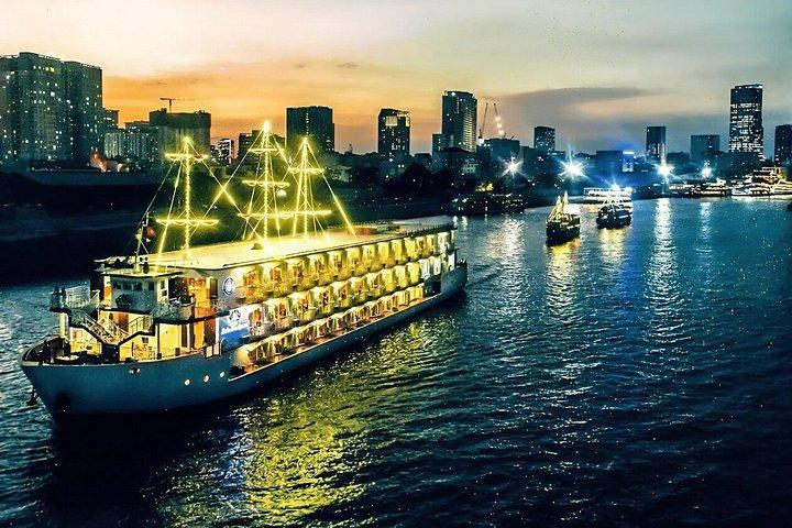 夜景と街灯を眺めながらのロマンチックなサイゴンディナークルーズ