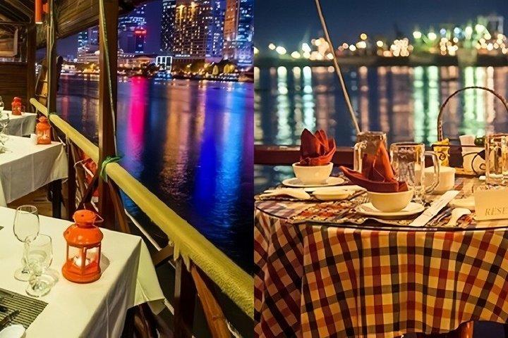 夜景と街灯を眺めながらのロマンチックなサイゴンディナークルーズ