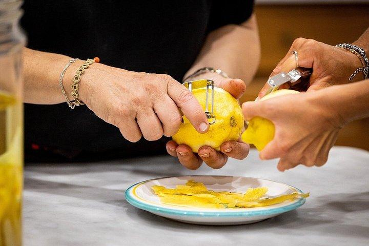海の見えるソレントで料理教室リモンチェロ作り