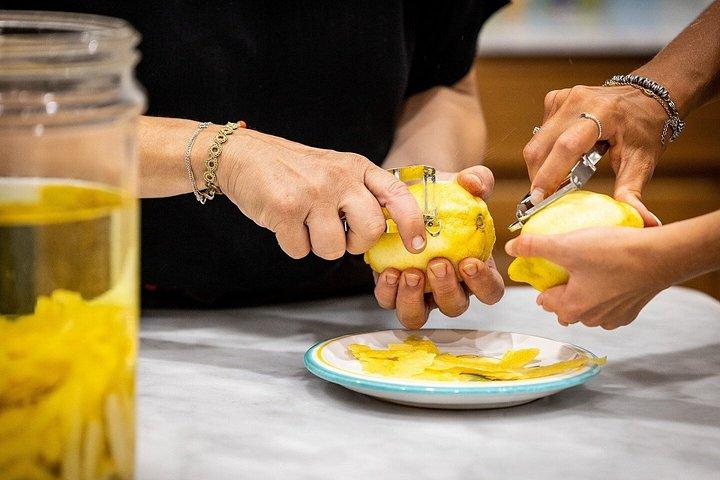 海の見えるソレントで料理教室リモンチェロ作り