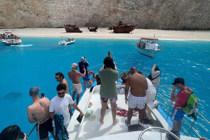 Excursion en bateau d'une journée à North Zakynthos