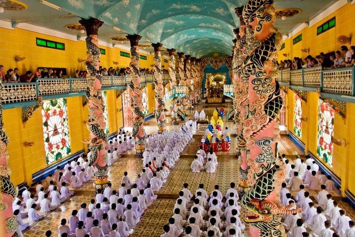 Excursão privada ao templo Cao Dai e aos túneis de Cu Chi
