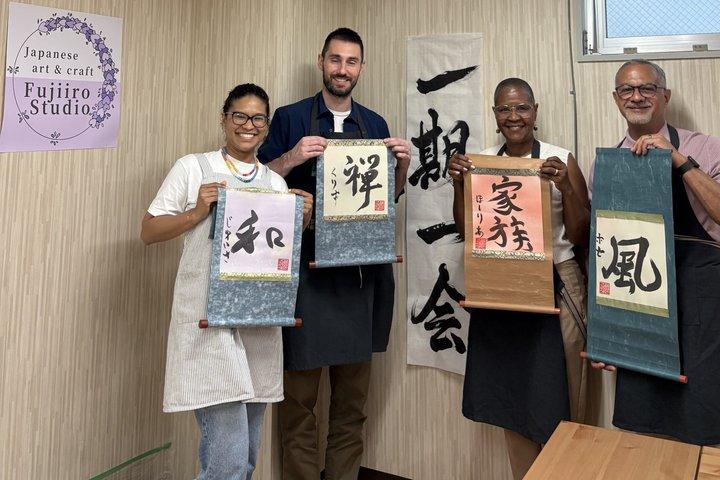 Art calligraphy pendurar rolos em Asakusa
