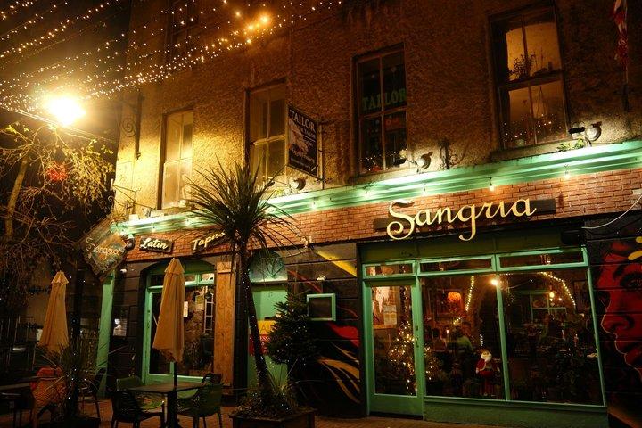 ナイトプレミアムゴールウェイアイリッシュクラフトビールの試飲とライブミュージック