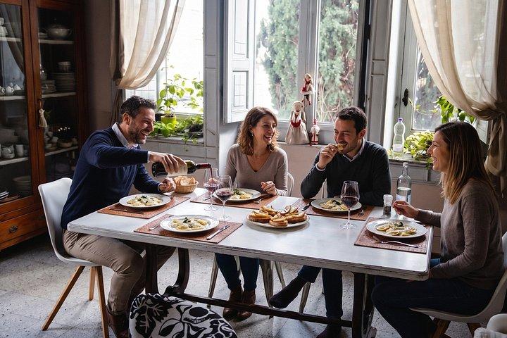 カターニア家庭料理: ピスタチオ・ラヴィオリ、シチリアパスタ&ワイン