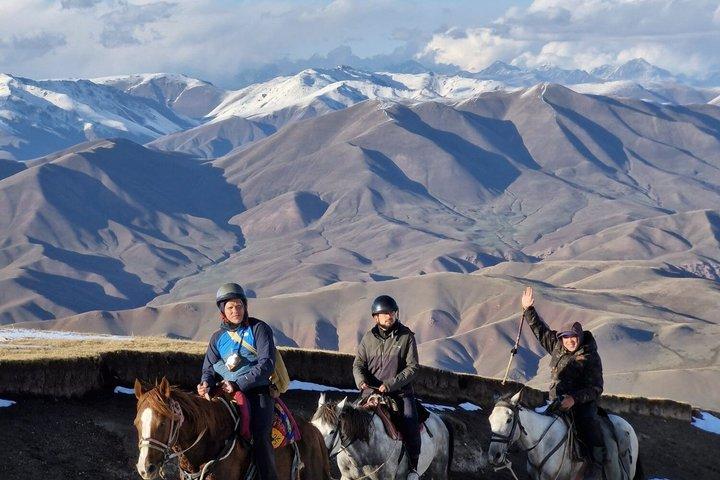 Aventure toute l'année : randonnée à cheval de 3 jours jusqu'au lac Song Kul