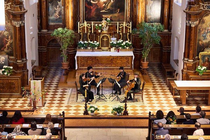 Un poco de música nocturna en la iglesia capuchina