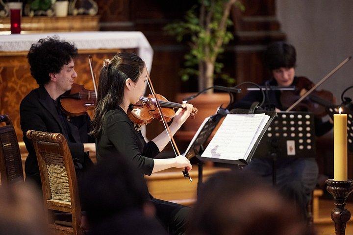 Un poco de música nocturna en la iglesia capuchina
