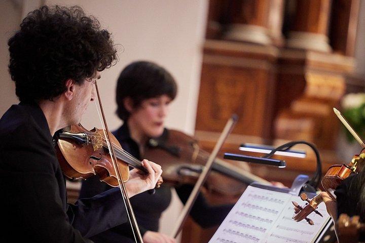 Un poco de música nocturna en la iglesia capuchina