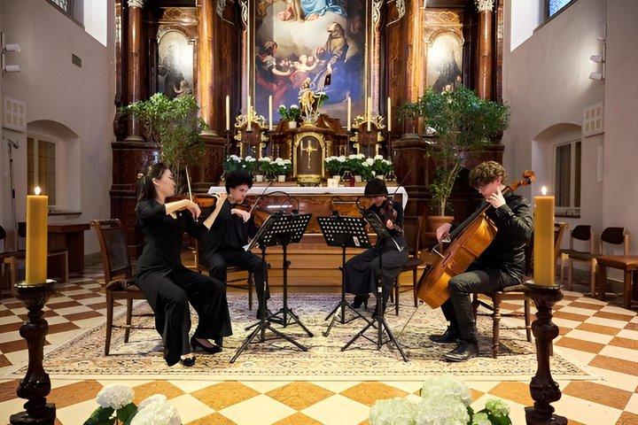 Un poco de música nocturna en la iglesia capuchina