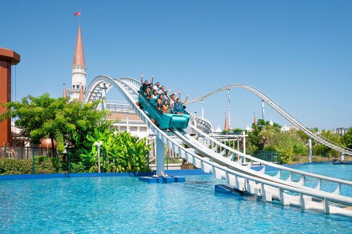Land of Legends Theme Park adgangskort og valgfri transfer