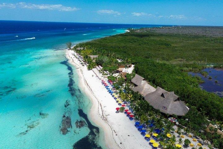 Excursion en catamaran à Cozumel El Cielo avec plongée avec tuba et Kuza Beach Club