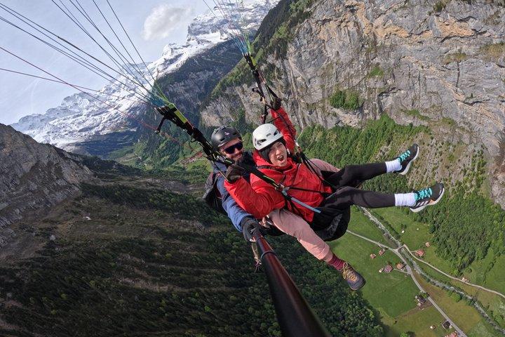 Mürren Lauterbrunnen：パラグライダーパノラマタンデムフライト