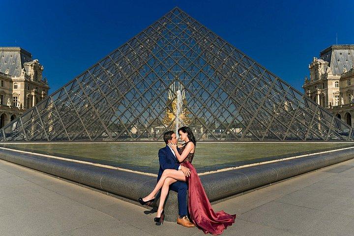 主なランドマークの写真が停まるプライベートパリカーシティツアー