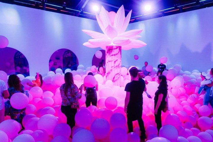 Los Angeles Bubble Planet fängslande interaktiv upplevelse