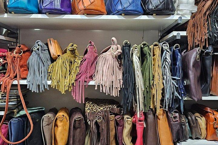 マラケシュ：モロッコのスリッパ、バッグ＆レザーグッズのカスタマイズ