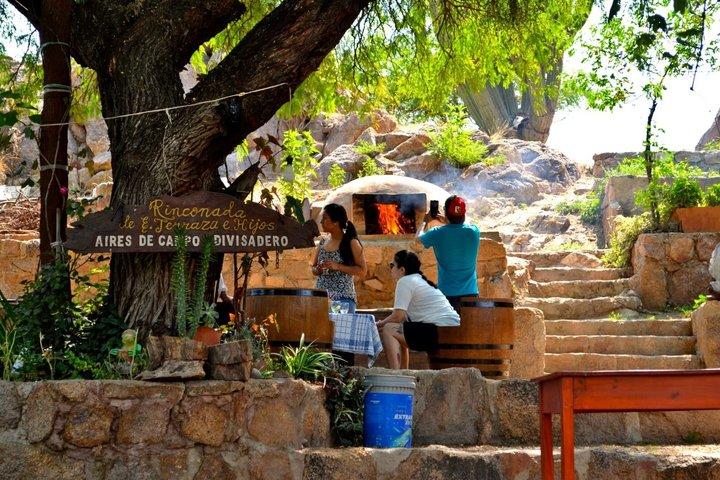 CAFAYATE Wine and Nature, Regional Lunch in El Divisadero
