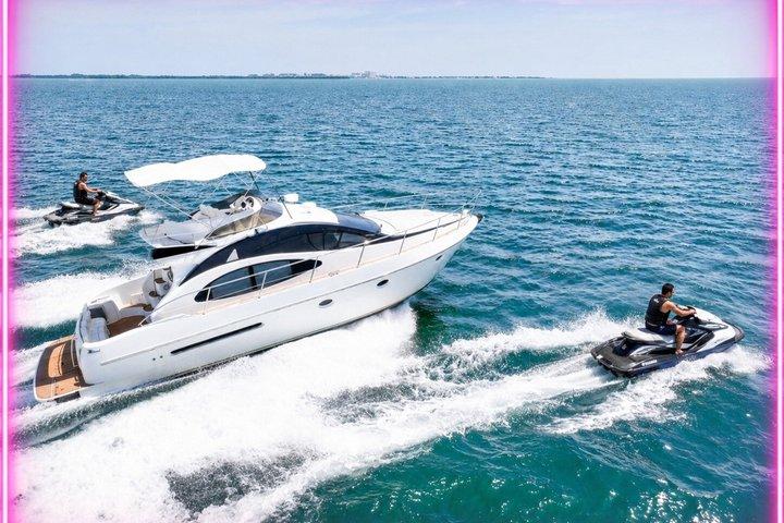 50ft Yacht + 2 Jetkis inklusive | Charter In Miami | Harkland