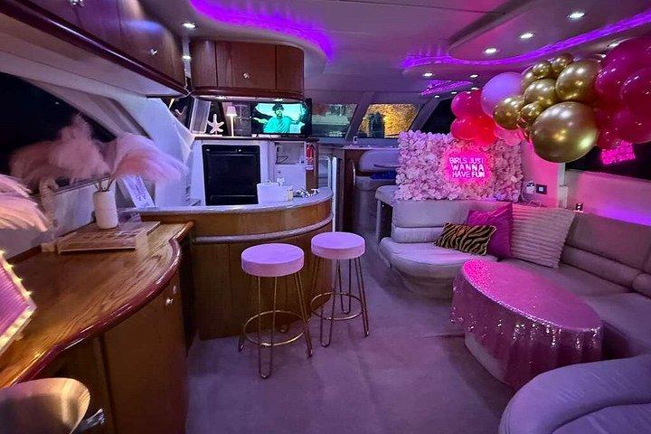 プライベート50フィート マイアミのピンクのハローキティヨット、ジェットスキーオプション付き