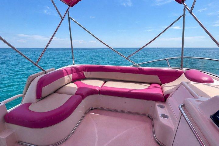 Bad Bunny Pink Yacht Location À Miami 50ft Luxury Pink Charter