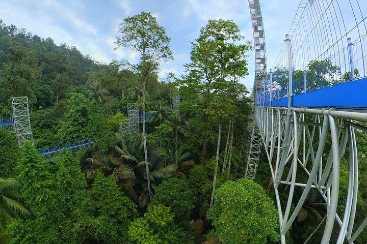 Cavernas de Batu Skywalk e Cataratas