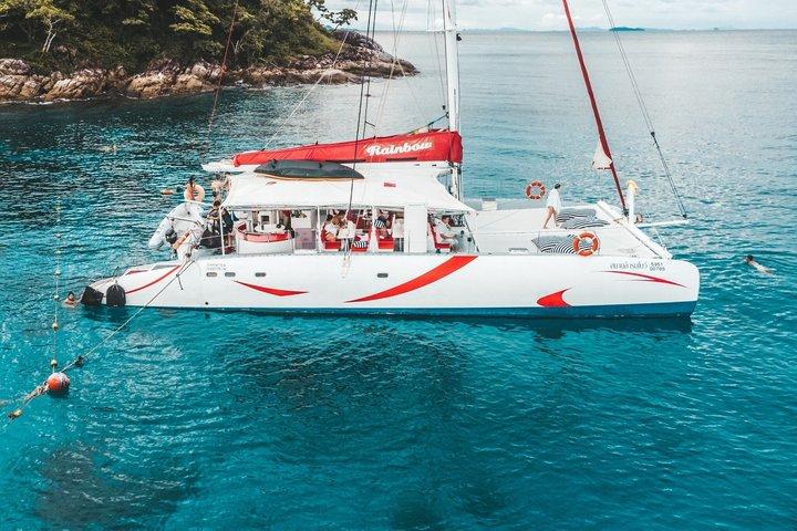 Experiencia de lujo en catamarán en Coral y las Islas Racha