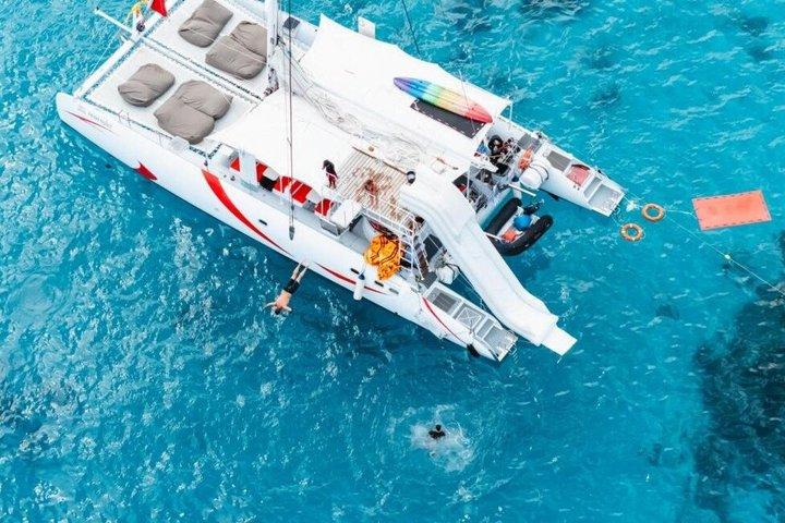 Coral en Racha Eilanden Luxe Catamaran Ervaring